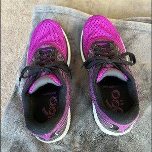 New Balance 860V9 womens athletic shoes